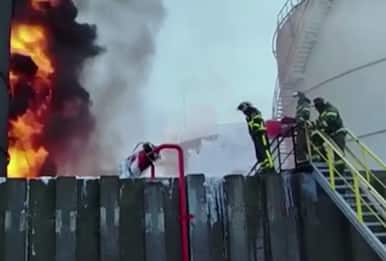 Mosca, a fuoco raffineria petrolio ad Azov dopo attacco di droni
