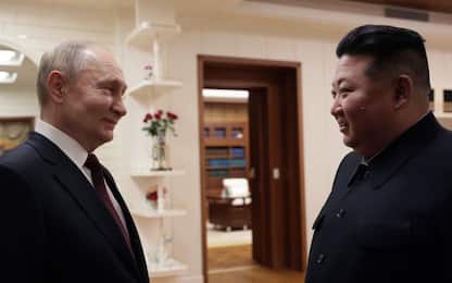 Putin firma un patto di difesa con Kim: "Noi contro gli Usa"