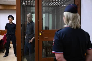 Russia, il giornalista Usa Gershkovich in tribunale per il processo