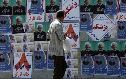 Iran al voto per scegliere il successore di Raisi, morto a maggio
