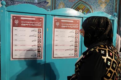 Elezioni Iran, ballottaggio tra il riformista Pezeshkian e Jalili