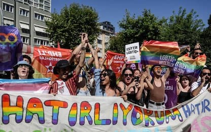 La polizia ha arrestato almeno 15 persone al Pride di Istanbul