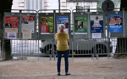 Elezioni Francia, presentate liste e alleanze nei seggi per 2° turno