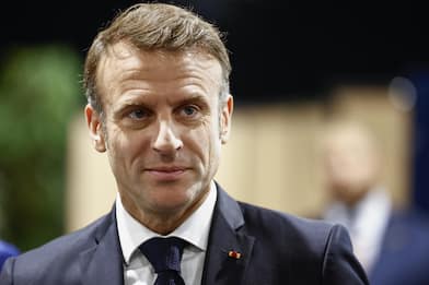Francia, media: martedì Macron potrebbe accettare dimissioni governo
