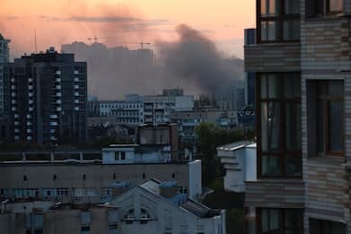 Ucraina-Russia, news. Allerta aerea a Kiev, due esplosioni. LIVE