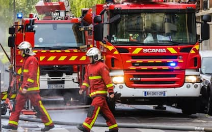 Francia, mega incendio in un palazzo in centro a Parigi