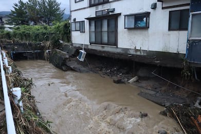 Giappone, allagamenti e inondazioni per forti piogge: 4mila sfollati