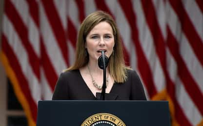 Corte Suprema, chi è la nuova giudice Amy Coney Barrett