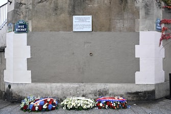 epa10972873 Wreaths are placed in front of a commemorative plaque to mark the eighth anniversary of the Paris attacks of 13 November 2015, near the 'Petit Cambodge' and 'Carillon' bar and restaurants in Paris, 13 November 2023. On 13 November 2015, gunmen killed 130 people in a terrorist attack across Parisian cafes, the Stade de France stadium and the Eagles of Death Metal concert at the Bataclan concert hall.  EPA/BERTRAND GUAY / POOL  MAXPPP OUT