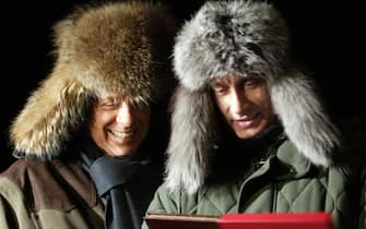 A photo of February 3, 2003 shows Prime Minister Silvio Berlusconi (s) with Russian Prime Minister Vladimir Putin wearing the fur cap, a typical Russian headdress, in Zavidovo, Putin's dacha 100 kilometers from Moscow.  ANSA / VIKTOR KOROTAYEV
