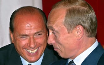 BERLUSCONI-PUTIN: A GREAT UNDERSTANDING SINCE 2001 / SPECIAL.  There is talk of integration projects with the European Union on 29 July 2003. The two agree that Russia must gradually become more and more part of a '' greater Europe ''.  ANSA PHOTO / EPA POOL / SERGEI CHIRIKOV / KLD