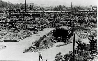 568884333 Hiroshima, Japan in ruins after the dropping of the atomic bomb, August 6, 1945. August 1945. People have built a shelter. The bomb Little Boy , was dropped on Hiroshima by an American B-29 bomber, the Enola Gay, flown by Colonel Paul Tibbets, directly killing an estimated 80,000 people. By the end of the year, injury and radiation brought the total number of deaths to 90,000-166,000. Hiroshima, Japan. (Photo By Galerie Bilderwelt/Getty Images)