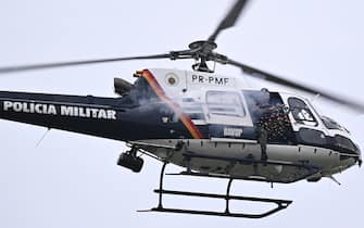 epa10396417 Police in a helicopter confront supporters of former Brazilian President Jair Bolsonaro invading Planalto Palace, in Brasilia, Brazil, 08 January 2023. Hundreds of supporters of former Brazilian President Jair Bolsonaro invaded the headquarters of the National Congress, and also Supreme Court and the Planalto Palace, seat of the Presidency of the Republic, in a demonstration calling for a military intervention to overthrow President Luiz Inacio Lula da Silva. The crowd broke through the cordons of security forces and forced their way to the roof of the buildings of the Chamber of Deputies and the Senate, and some entered inside the legislative headquarters.  EPA/ANDRE BORGES