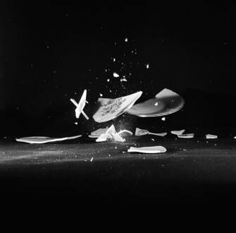 circa 1955:  A china plate breaks into large pieces and tiny shards when dropped from a height of six feet.  (Photo by Al Barry/Three Lions/Getty Images)