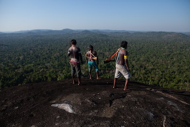 Coronavirus Brasile, gli indigeni che resistono a deforestazione. FOTO