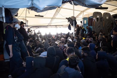 Francia: "44 dei 234 migranti dell'Ocean Viking saranno espulsi"