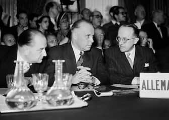 Pictur taken on June 20, 1950 at Paris showing the German delegation leaded by Walter Hallstein (R) during the inauguration of the ECSC (CommunautÃ© europÃ©enne du charbon et de l'acier). (Photo by - / INTERCONTINENTALE / AFP)        (Photo credit should read -/AFP via Getty Images)