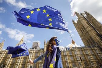 Pro-European Union demonstrators protest outside the Houses of Parliament against the first vote today on a bill to end Britain's membership of the EU on September 11, 2017. - MPs hold their first vote today on a bill to end Britain's membership of the EU, which ministers say will avoid a "chaotic" Brexit but has been condemned as an unprecedented power grab. (Photo by Tolga Akmen / Tolga Akmen / AFP)        (Photo credit should read TOLGA AKMEN/AFP via Getty Images)