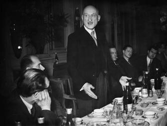 French Prime Minister Robert Schuman (1886 - 1963) addresses the weekly luncheon of the Anglo-American Press Association of Paris at the Club des Blindes, Avenue Gabriel, Paris, France, 1948. He is guest of honour at the luncheon. On his left is George Slocombe, chairman of the Association.  (Photo by Keystone/Hulton Archive/Getty Images)