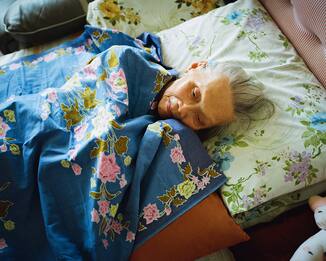 Fotografare l'Alzheimer per non dimenticare. Immagini di Anne Moffat
