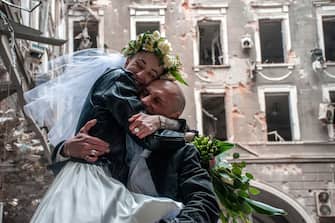 Ukrainian volunteers Anton and Nastia celebrate their wedding amid the Russian invasion in front of shelled building in Kharkiv, Ukraine, 03 April 2022. The city of Kharkiv, Ukraine's second-largest, has witnessed repeated airstrikes from Russian forces. On 24 February, Russian troops had entered Ukrainian territory in what the Russian president declared a 'special military operation', resulting in fighting and destruction in the country, a huge flow of refugees, and multiple sanctions against Russia. ANSA/VASILIY ZHLOBSKY