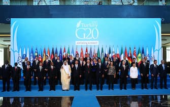 epa05026983 Leaders pose for the family photo at G20 summit in Antalya, Turkey, 15 November 2015. In additional to discussions on the global economy, the G20 grouping of leading nations is set to focus on Syria during its summit this weekend, including the refugee crisis and the threat of terrorism.  EPA/ANADOLU AGENCY/POOL
