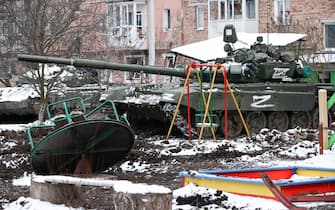 DONETSK REGION, UKRAINE - MARCH 11, 2022: A T-72 tank is pictured outside a residential building damaged in a shelling attack in the city of Volnovakha that came under control of the Donetsk People's Republic (DPR).  Tensions started heating up in Donbass on February 17, with the Donetsk and Lugansk People's Republics reporting the most intense shellfire from Ukraine in months.  Early on February 24, Russian President Putin announced the start of a special military operation by the Russian Armed Forces in response to appeals for help from the leaders of both republics.  Mikhail Tereshchenko / TASS / Sipa USA