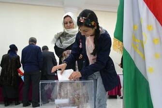 People vote during Tajikistan's parliamentary election at a polling station in Dushanbe on March 1, 2020. (Photo by Nozim Kalandarov / AFP) (Photo by NOZIM KALANDAROV/AFP via Getty Images)