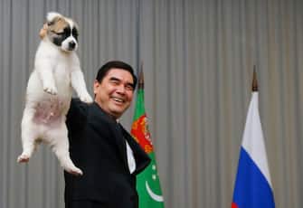 Turkmenistan's President Gurbanguly Berdimuhamedov (L) presents a Turkmen shepherd dog, locally known as Alabai, to his Russian counterpart Vladimir Putin during a meeting in Sochi, on October 11, 2017. (Photo by MAXIM SHEMETOV / POOL / AFP) (Photo by MAXIM SHEMETOV/POOL/AFP via Getty Images)