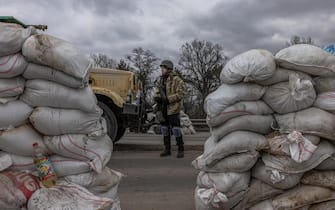 epaselect epa09804490 A member of the Territorial Defense Forces stands guard at a checkpoint in the eastern frontline of Kyiv (Kiev) region, Ukraine, 05 March 2022. According to the United Nations (UN), at least one million people have fled Ukraine to neighboring countries since the beginning of Russia's military aggression on 24 February 2022.  EPA/ROMAN PILIPEY