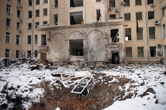 epa09823635 A shell crater outside a damaged building in the aftermath of a shelling in Kharkiv, Ukraine, 13 March 2022 (issued 14 March 2022). The city of Kharkiv, Ukraine's second largest, has witnessed repeated air strikes from Russian forces. According to the United Nations refugee agency UNHCR, over 2.6 million people fled Ukraine since the beginning of the Russian invasion on 24 February 2022.  EPA/STANISLAV KOZLIUK