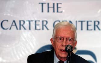 epa000253840 Former U.S. President Jimmy Carter speaks during a press conference in Caracas, on Tuesday 17 August 2004. The Venezuelan opposition, which does not acknowledge President Hugo Chavez' victory in the recall referendum held on 15 August 2004, formally asked Organization of American States (OAS) and the Carter Center to verify official results.  EPA/Chico Sánchez