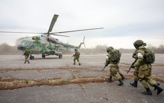 KALININGRAD REGION, RUSSIA - APRIL 20, 2022: Servicemen are seen by a Mil Mi-8 helicopter during military exercises for infantry units of the Russian Baltic Fleet to practise eliminating subversive groups. Vitaly Nevar/TASS/Sipa USA