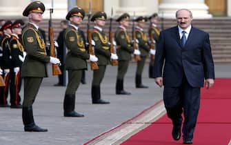 Minsk, BELARUS:  Belarussian President Alexander Lukashenko inspects honour guards during his inauguration ceremony in Minsk, 08 April 2006. Lukashenko was due to be sworn in at a ceremony that is expected to underline his international isolation, following criticism by both the West and opposition groups of his re-election for a third term.    AFP PHOTO / BELTA/ GENNADY SEMENOV  (Photo credit should read GENNADY SEMENOV/AFP via Getty Images)
