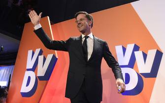 TOPSHOT - Netherlands' prime minister and VVD party leader Mark Rutte celebrates after winning the general elections in The Hague on March 15, 2017. 
The Liberal party of Dutch Prime Minister Mark Rutte was set to win the most seats in Wednesday's elections, forcing far-right Geert Wilders into second place along with two other parties,  the Christian Democratic Appeal and the Democracy party D66, exit polls predicted. / AFP PHOTO / JOHN THYS        (Photo credit should read JOHN THYS/AFP via Getty Images)