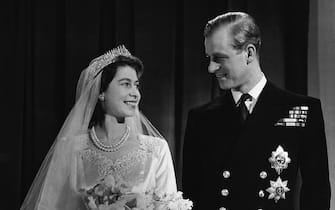 Princess Elizabeth, later Queen Elizabeth II with her husband Phillip, Duke of Edinburgh, on their wedding day, 20th November 1947. (Photo by © Hulton-Deutsch Collection / CORBIS / Corbis via Getty Images)