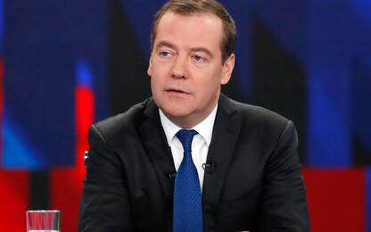 Russia, Medvedev alla Francia: "Manderemo indietro tante bare" 