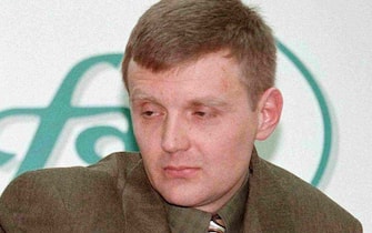 epa05115084 (FILES) A file photograph showing Russian Federal Security Service (FSB) colonel Alexander Litvinenko during their press conference at the 'Interfax' news agency on 17 November 1998. Findings of a public inquiry into the killing of former Russian spy Alexander Litvinenko are due to be released by a British judge on 21 January 2016. Opponent of Russian President Vladimir Putin, Alexander Litvinenko, died in London, in 2006 from radioactive poisoning.  EPA/SERGEI KAPTILKIN
