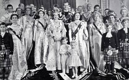 Regina Elisabetta II, le foto storiche dell'incoronazione