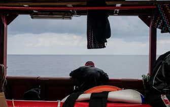 Una immagine diffusa il 3 novembre 2022. La nave Ocean Viking, che ha a bordo 234 migranti soccorsi nei giorni scorsi al largo della Libia, ha chiesto assistenza a Grecia, Spagna e Francia. ANSA/ UFFICIO STAMPA SOSMEDITERRANEE ++HO NO SALES EDITORIAL USE ONLY++