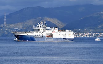 The Geo Barents ship managed by the NGO Doctors Without Borders with 186 migrants and 10 corpses on board, rescued in the Mediterranean Sea, at anchor off the coast of Messina for transshipment to the Coast Guard vehicles.  Messina, November 19, 2021. ANSA / CARMELO IMBESI