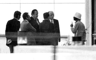 epa03384512 (FILES) A file photo dated 5 September 1972 showing a Black September terrorist in negotiations with then German Interior Minister Hans-Dietrich Genscher (third from left) and Bavarian Interior Minister Bruno Merck (second from right) at the Israeli team quarters during the siege of the Munich Olympics terrorist attack in which 11 Israeli athletes were killed. The 40th anniversary of the massacre was commemorated at the site of Munich's former Olympic Village, a military airport called Fuerstenfeldbruck 5 September 2012.  EPA/DPA