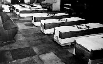 The remains of the victims of the Arabian terrorist attack from 5 September 1972 on the Israeli Olympic team are laid out in the Munich synagog. An Israeli flag covers each of the coffins. Arabian terrorists of the group 'Black September' had attacked the Israeli accommodation in the Olympic village, killed two Israelis and took nine hostages in the morning of 5th September. Their ultimatum: release of 200 imprisoned Palestinians and free passage with the other hostages. In the night of 6th September, the rescue operation at the military airport Fürstenfeldbruck fails. All nine hostages, five terrorists, and a Munich police officer lose their lives during the operation. (Photo by dpa/picture alliance via Getty Images)