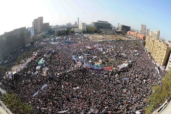 Cairo, gli Egiziani tornano in piazza Tahrir per festeggiare un anno dall'inizio della rivoluzione che ha portato l'ex Presidente Hosni Mubarak a dimettersi. Nella piazza si sono trovati tutti i differenti partiti politici anche per ricordare che la rivoluzione non Ã¨ ancora finita (Cairo - 2012-01-26, Ahmed Gomaa/Upi / IPA) p.s. la foto e' utilizzabile nel rispetto del contesto in cui e' stata scattata, e senza intento diffamatorio del decoro delle persone rappresentate