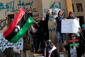 Bengasi (Libia), la città in mano ai ribelli, nasce il Consiglio Nazionale Bengasi (Libia), la città in mano ai ribelli, nasce il Consiglio Nazionale. Continua la rivolta contro il regime di Gheddafi. (BENGASI - 2011-02-27, Philippe de Poulpiquet/PHOTOPQR/ / IPA) p.s. la foto e' utilizzabile nel rispetto del contesto in cui e' stata scattata, e senza intento diffamatorio del decoro delle persone rappresentate