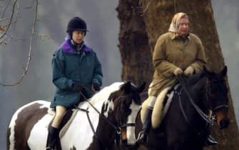 epa10170495 (FILE) - A picture dated 02 April 2002 shows Britain's Queen Elizabeth II (R) and her daughter Princess Anne (L) riding in the grounds of Windsor Castle, in Windsor, Britain, in the wake of Queen Elizabeth, The Queen Mother's death on 30 March 2002 (reissued 08 September 2022). According to a statement issued by Buckingham Palace on 08 September 2022, Britain's Queen Elizabeth II has died at her Scottish estate, Balmoral Castle, on 08 September 2022. The 96-year-old Queen was the longest-reigning monarch in British history.  EPA/ADRIAN DENNIS *** Local Caption *** 99358944