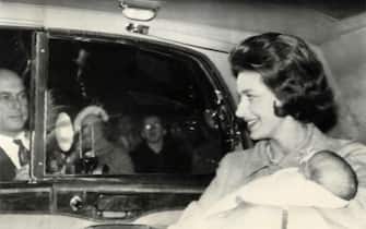 The Princess Margaret of England in the car with his son David in her arms, UK