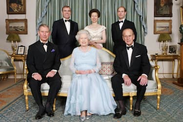 TOPSHOT - Britain's Queen Elizabeth II (Centre Foreground) and Prince Philip (Right Foreground) are joined at Clarence House in London by Prince Charles, (Left Foreground) Prince Edward, (Right Background) Princess Anne (Centre Background) and Prince Andrew (Left Background) on the occasion of a dinner hosted by HRH The Prince of Wales and HRH The Duchess of Cornwall to mark the forthcoming Diamond Wedding Anniversary of The Queen and The Duke, 18 November  2007. - MANDATORY CREDIT "AFP PHOTO / TIM GRAHAM" (Photo by TIM GRAHAM / POOL / AFP) / MANDATORY CREDIT "AFP PHOTO / TIM GRAHAM" (Photo by TIM GRAHAM/POOL/AFP via Getty Images)
