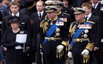 LONDON, UNITED KINGDOM - APRIL 03:  The Royal Family Gather At Westminster Abbey For The Funeral Of The Queen Mother Who Had Lived To The Age Of 101.  Queen Elizabeth Ll, Prince Charles [prince Of Wales], Prince Philip [duke Of Edinburgh] And Prince William Looking Sad As The Coffin Leaves The Abbey.  (Photo by Tim Graham Picture Library/Getty Images)