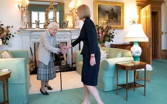 La defunta sovrana Elisabetta II incontra la premier Liz Truss
